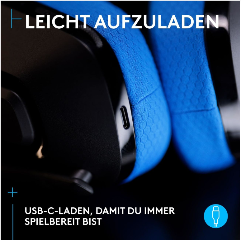 Nahaufnahme eines schwarzen und blauen Gaming-Headsets mit USB-C-Anschluss.