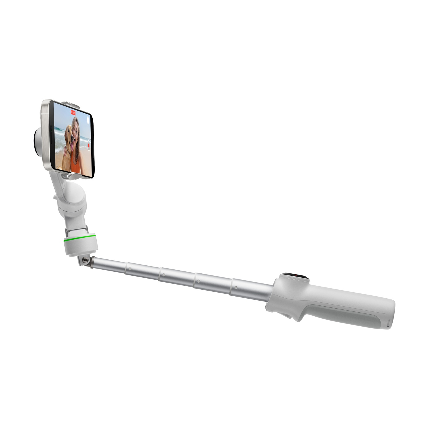 Un bastone per selfie bianco con un telefono che mostra una donna e un cane sulla spiaggia.