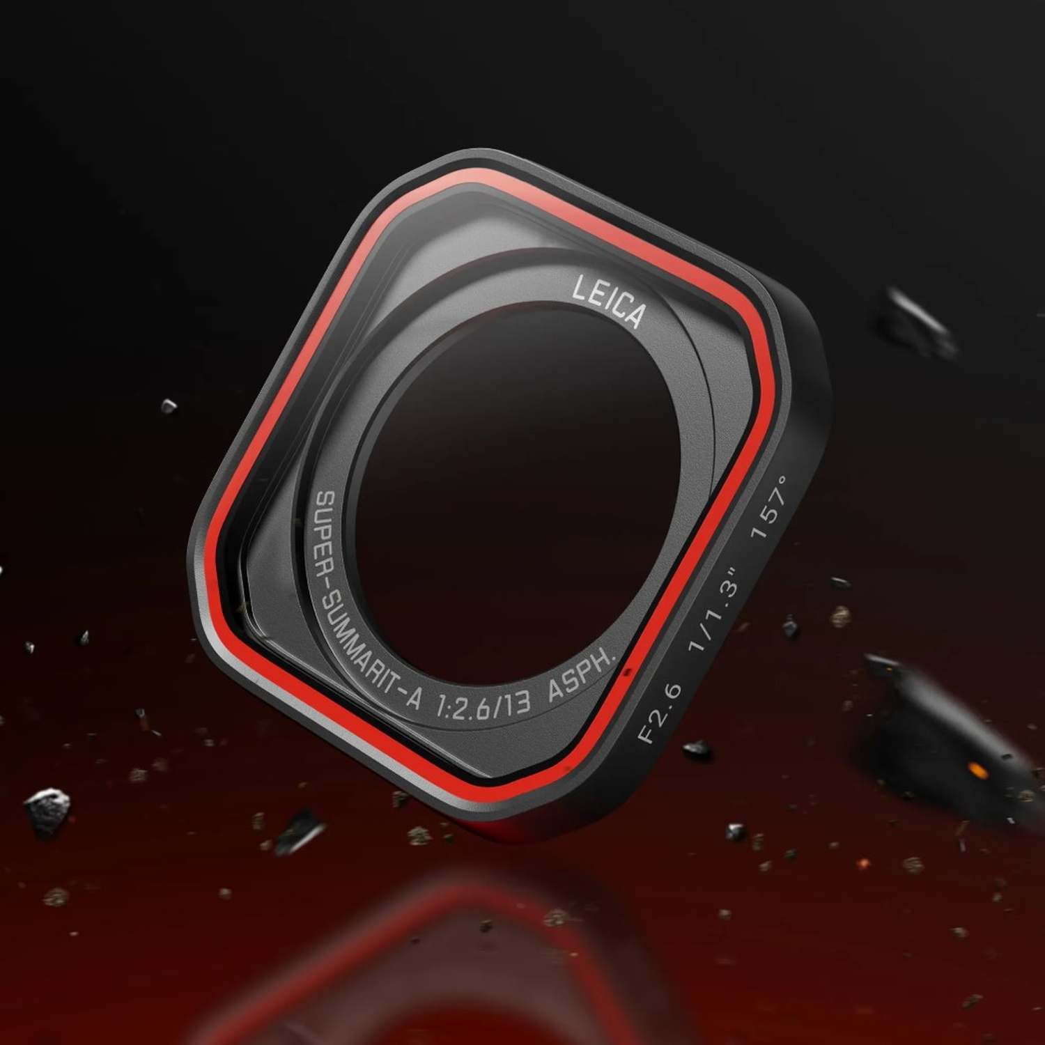 Obiettivo Leica, nero con dettagli rossi, con testo e specifiche.