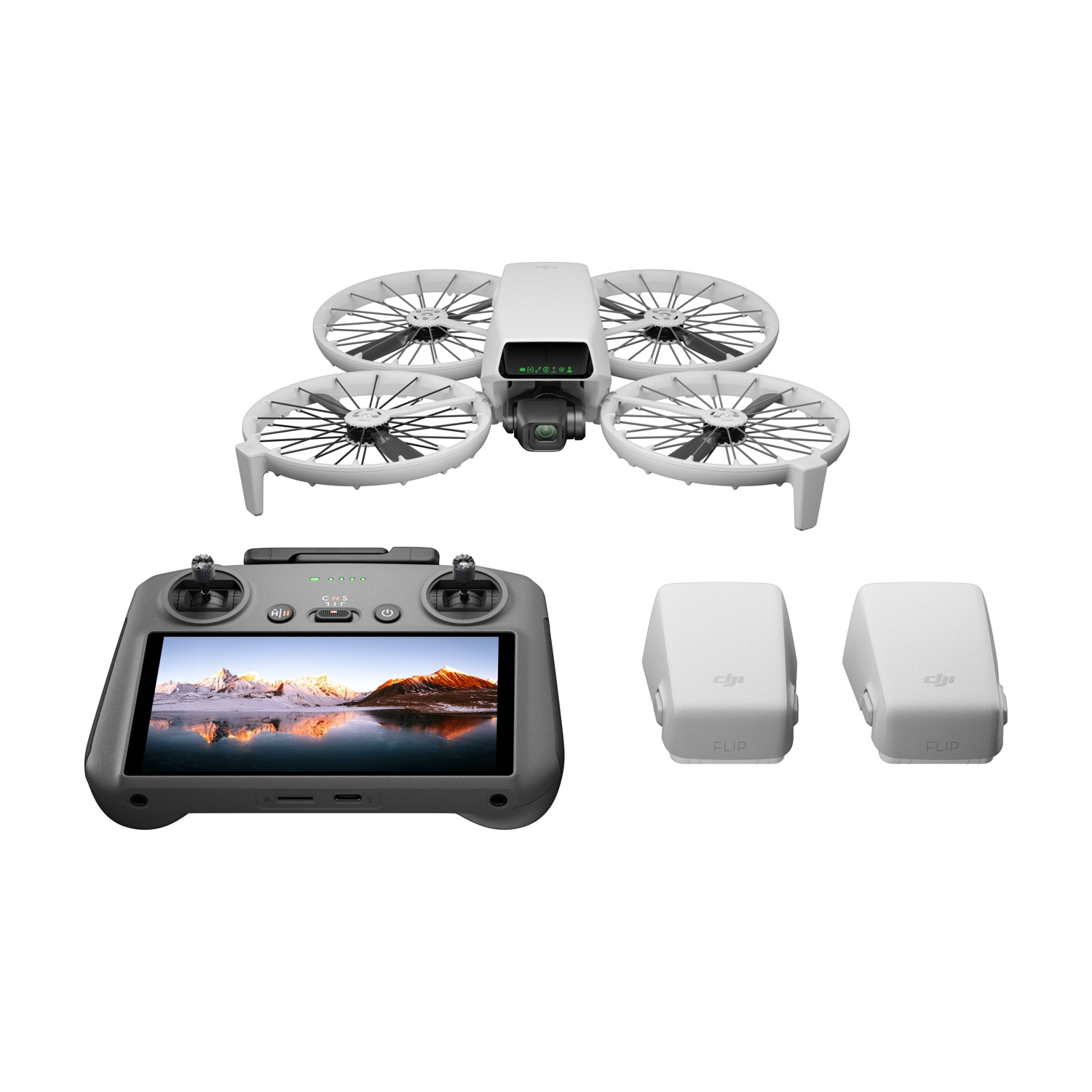 Un drone bianco, telecomando, due batterie, su sfondo bianco. Il drone è bianco con eliche nere.