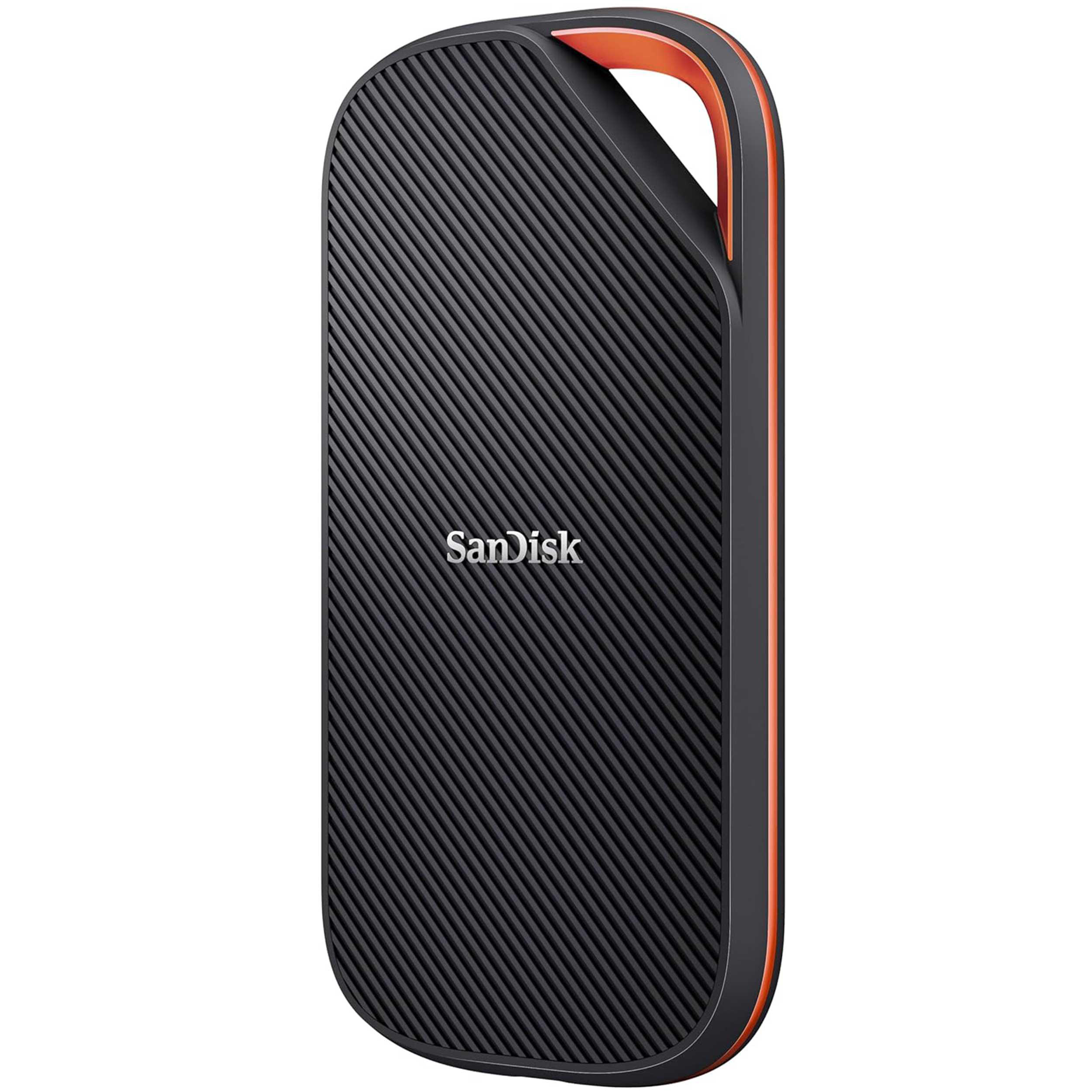 Schwarze und orangefarbene tragbare SSD mit geriffelter Oberfläche, der Markenname ist sichtbar.