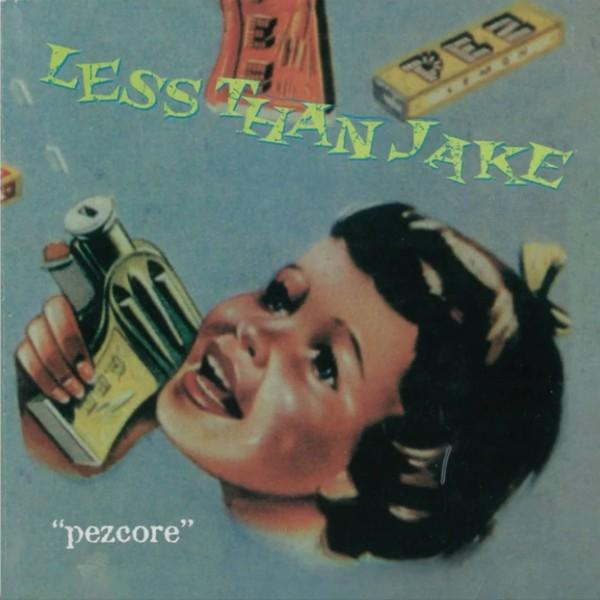 Pochette d'album avec une fille regardant vers le haut et tenant deux bouteilles.
