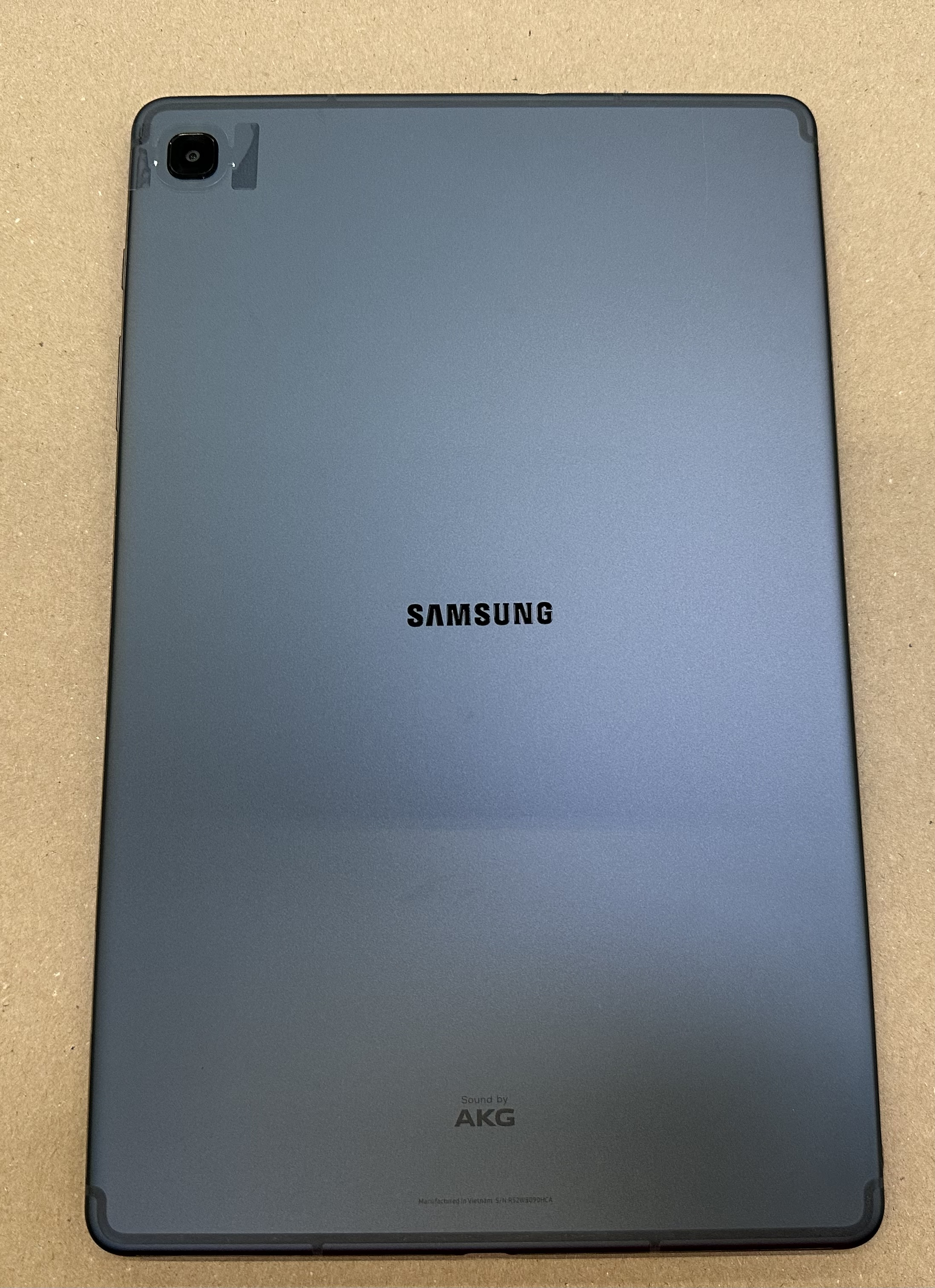 Widok z tyłu tabletu Samsung.