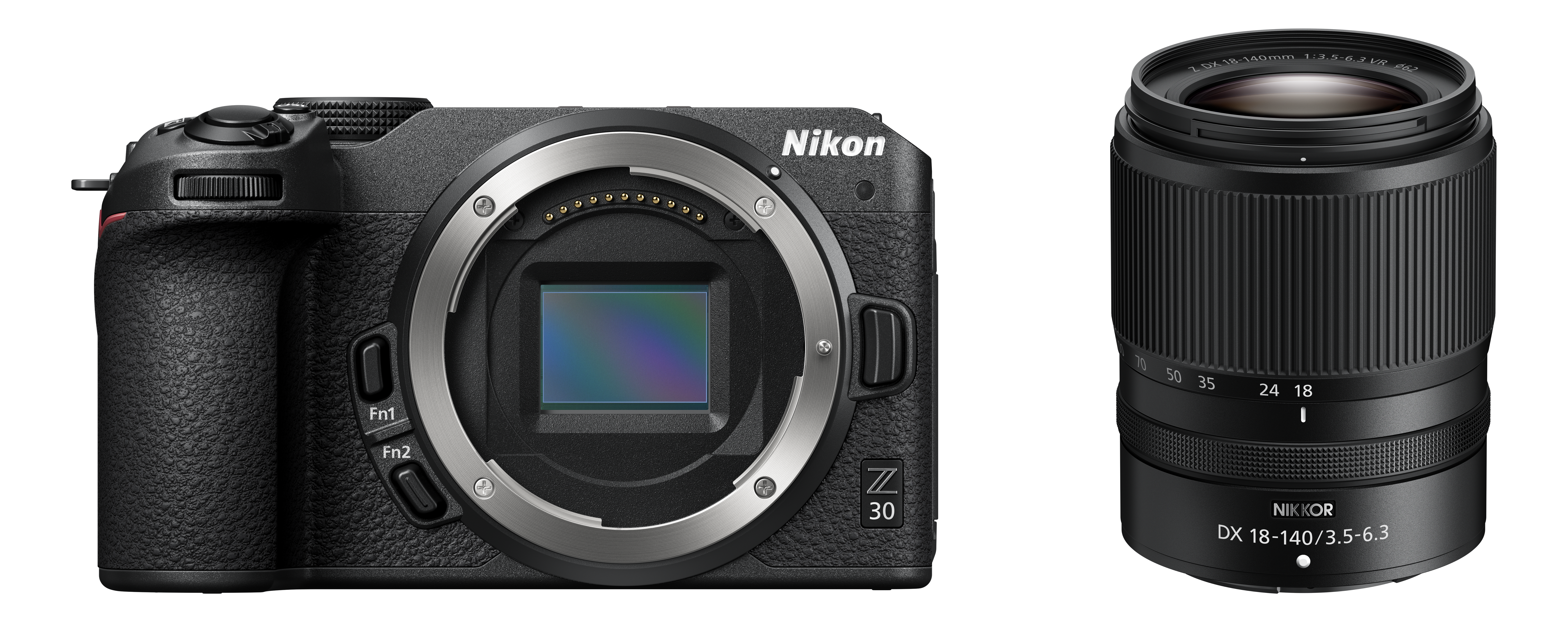 Nikon Z 30 Kamera und ein DX 18-140mm Objektiv. Die Kamera ist schwarz. Das Objektiv ist auch schwarz.