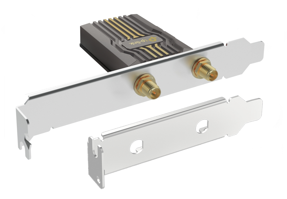 Zbliżenie adaptera Wi-Fi ze srebrnym wspornikiem. Pokazano złącze.