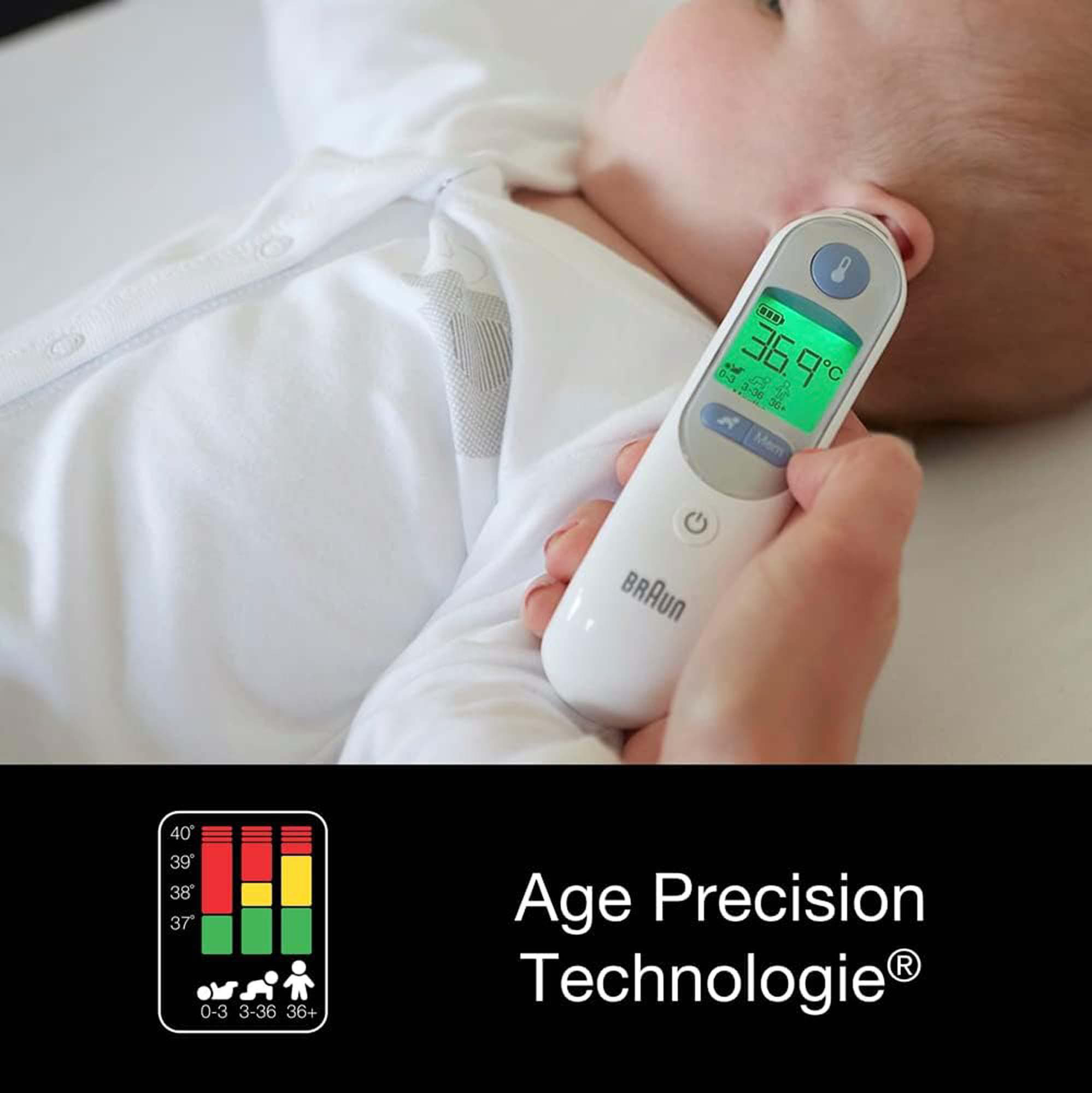 Einem Baby wird mit einem Ohrthermometer die Temperatur im Ohr gemessen.