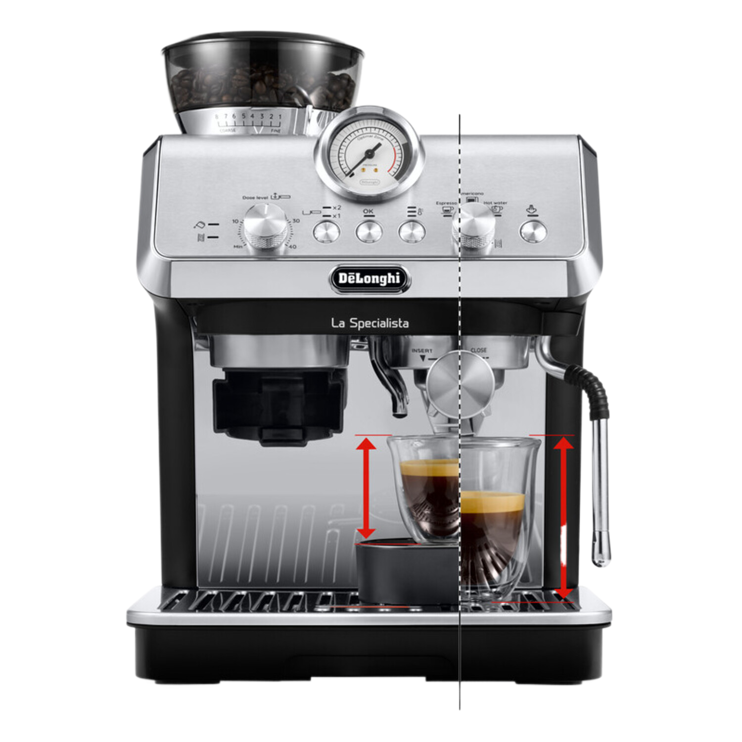 Machine à expresso Delonghi La Specialista. Verse du café dans des verres.