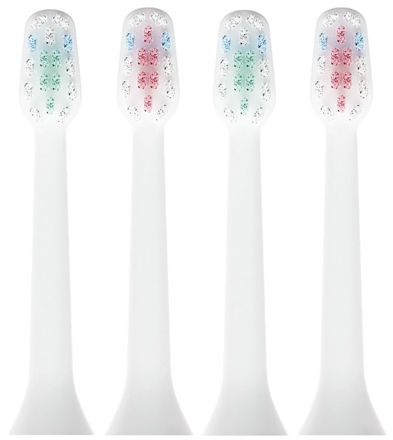 Cztery białe głowice szczoteczek do zębów z kolorowym włosiem. Białe tło.