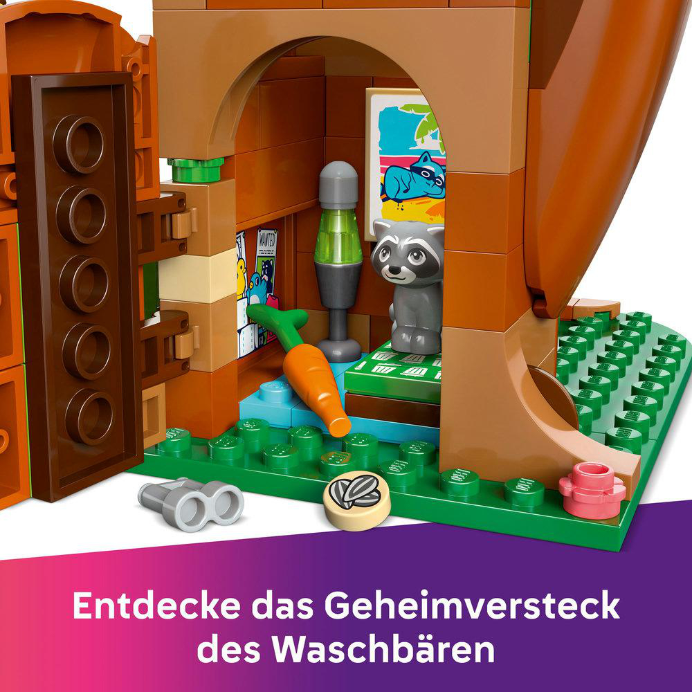 Ein Baumhaus mit einem Waschbären, einer Karotte, einem Steckbrief und einem Licht.