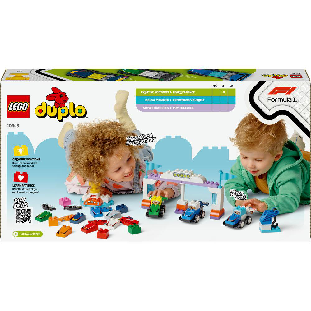 Kinder spielen mit Lego Duplo. Lego-Box im Hintergrund. Autos, Blöcke auf dem Boden.