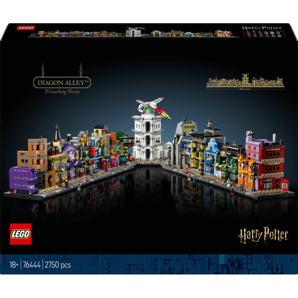 Eine Lego Harry Potter Diagon Alley Set-Box mit verschiedenen Geschäften und dunklem Hintergrund.