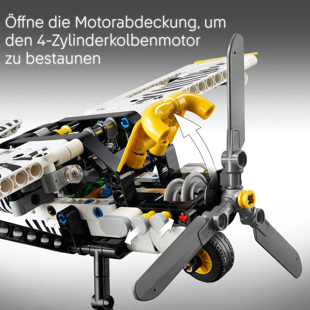Lego Technic Modell, das den Innenmechanismus eines Fahrzeugs einschließlich Propeller zeigt.