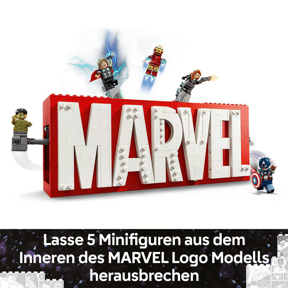 Lego Marvel Logo mit Minifiguren. Rotes und weißes Logo mit herausfliegenden Figuren.