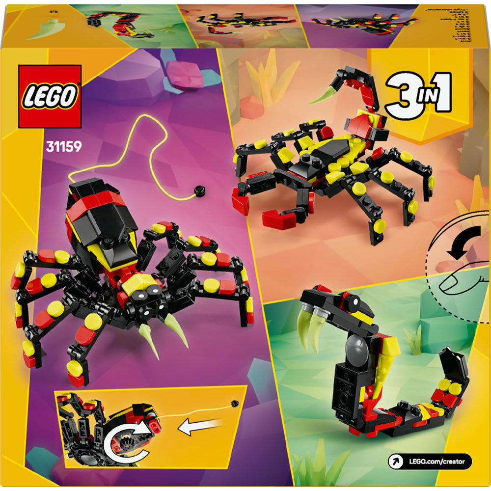 Die Rückseite einer Lego-Box mit Batman, dem Joker und dem Tumbler-Fahrzeug in einer Stadtszene.