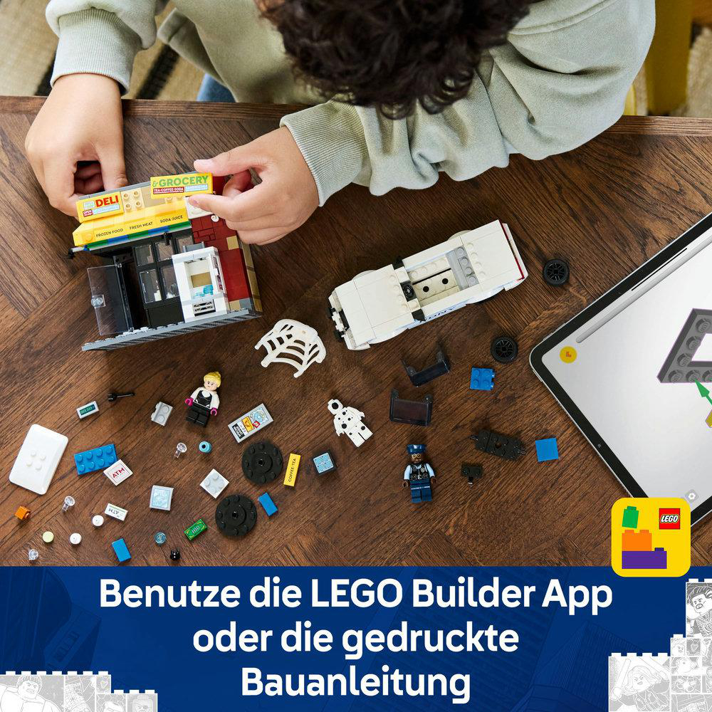 Ein Kind interagiert mit LEGO-Steinen, einem Polizeiauto und einem Tablet mit Anweisungen.