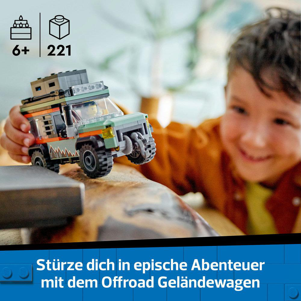 Ein Kind spielt mit einem LEGO-Geländewagen-Set.