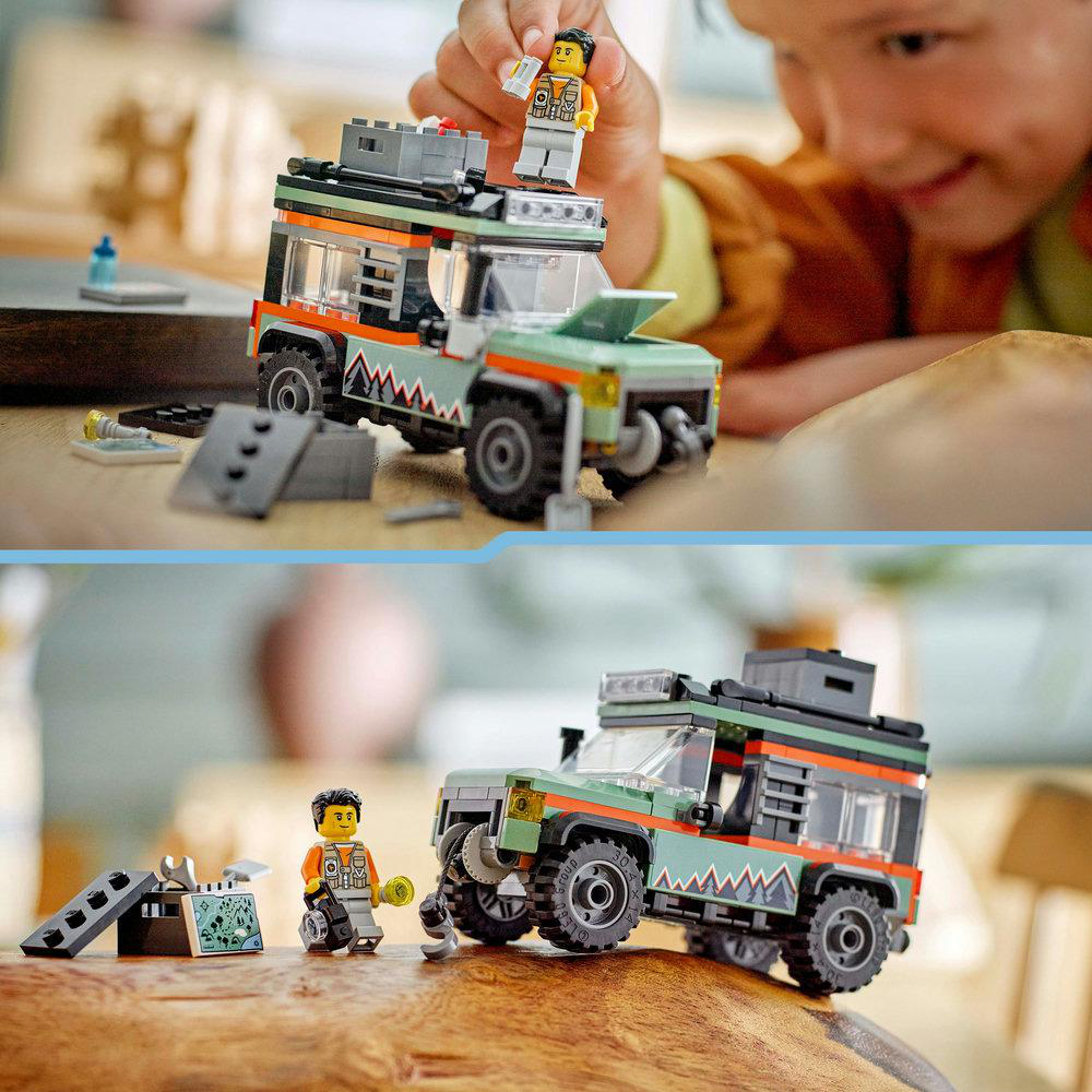 Zwei Bilder zeigen ein Lego-Safari-Auto und eine Minifigur. Das zweite Bild zeigt das zusammengebaute Auto.