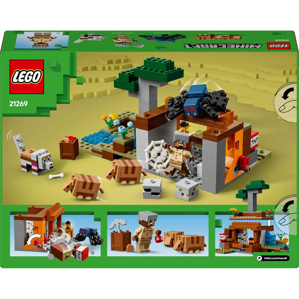 Lego Minecraft-Set mit einem Gebäude, Figuren und Landschaftselementen auf weißem Hintergrund.