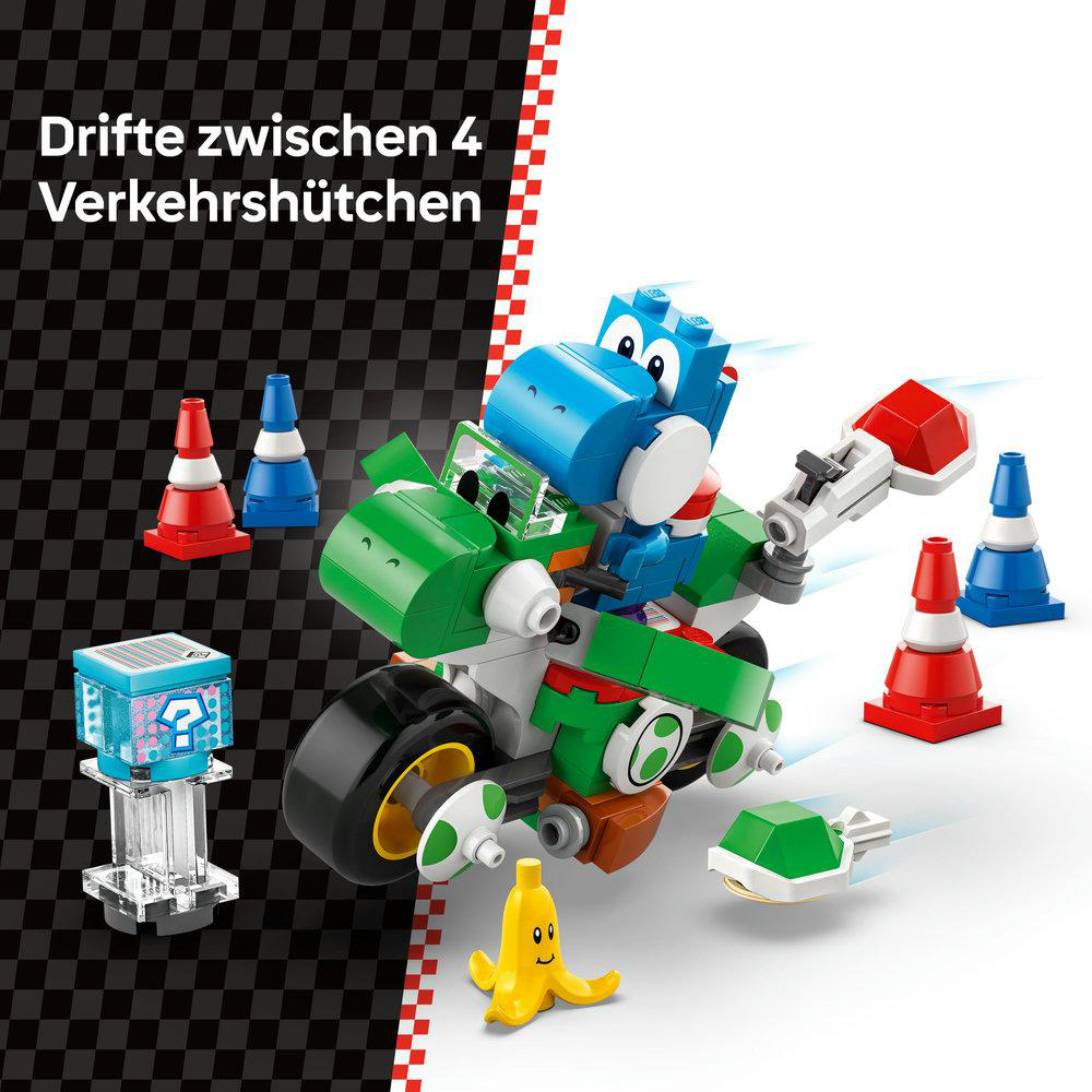 Yoshi auf einem Lego-Motorrad mit Kegeln, Fragezeichenblock, Banane und Schildkrötenpanzer.