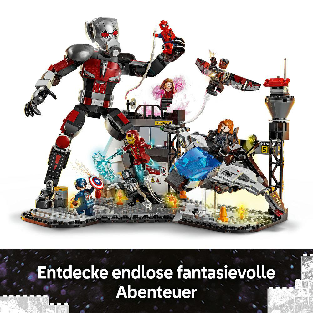 Ein LEGO-Set mit verschiedenen Marvel-Charakteren in Aktion, einschließlich Ant-Man und Spider-Man, auf einer detaillierten Basis.