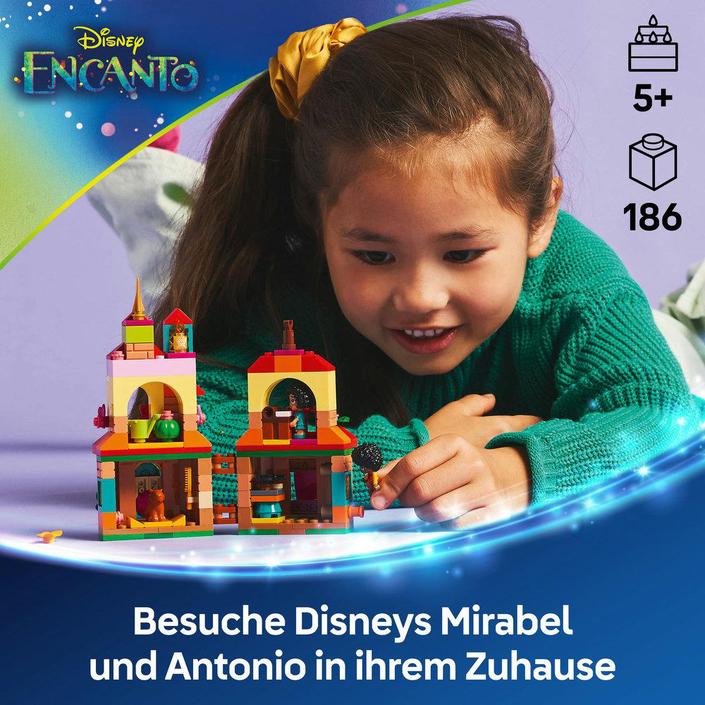 Mädchen mit Lego Encanto Set, mit Haus und Text auf Deutsch.