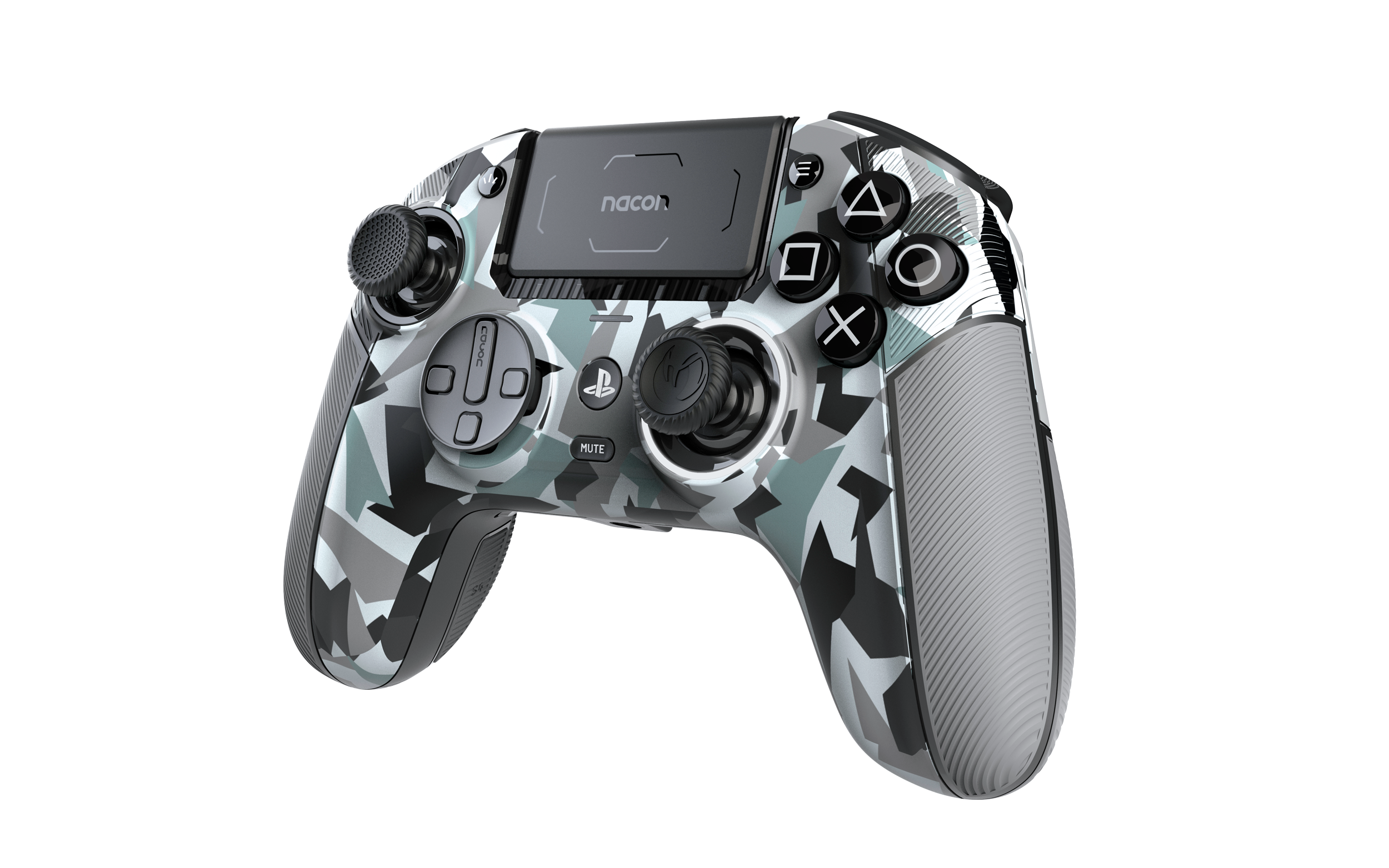PlayStation-Controller. Tarnmuster, grau und schwarz. Schwarze Knöpfe. Marke Nacon. Schwarzer Hintergrund.