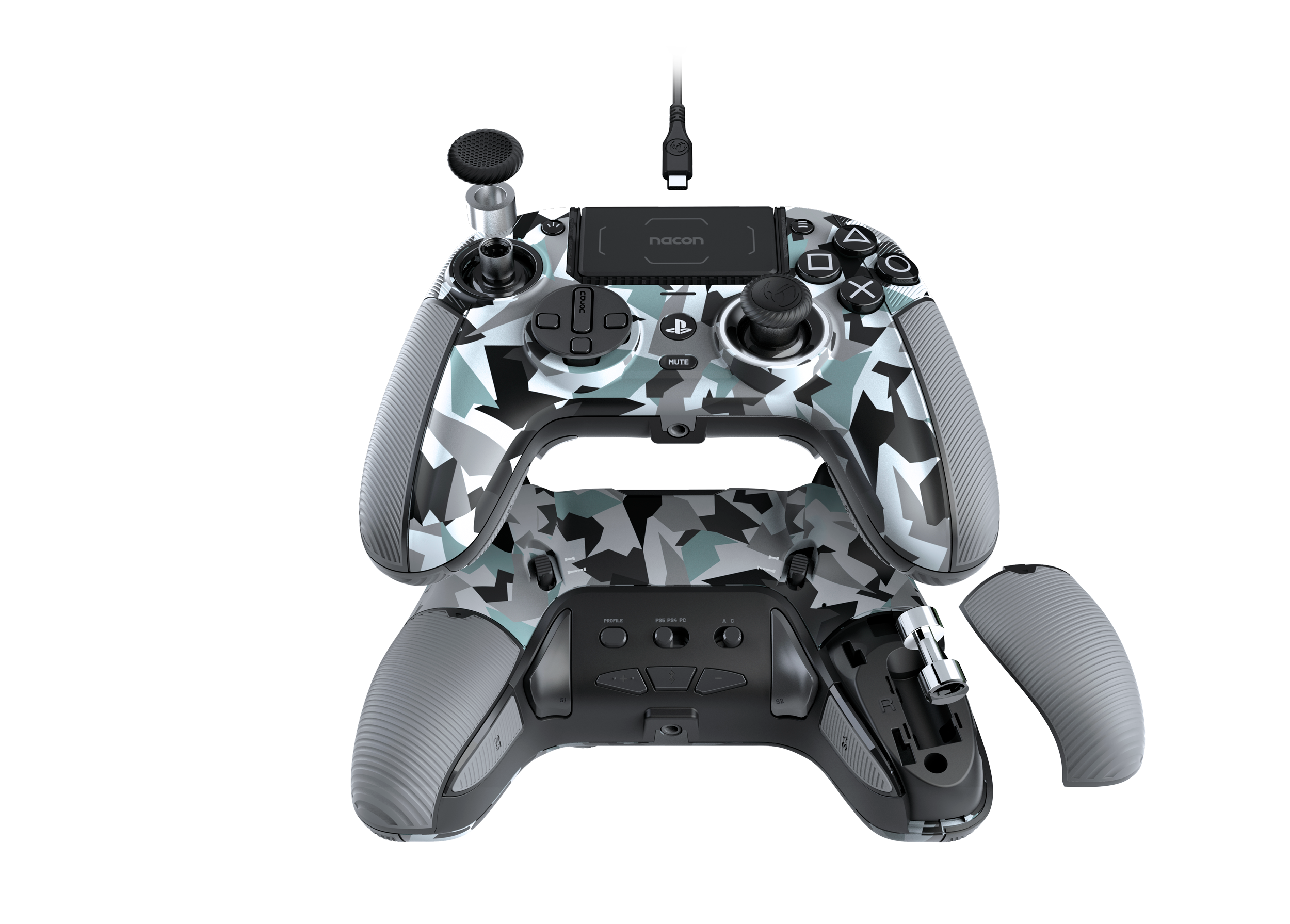 Zerlegter PlayStation-Controller. Grau-schwarzes Tarnmuster. Marke Nacon. Schwarzer Hintergrund.