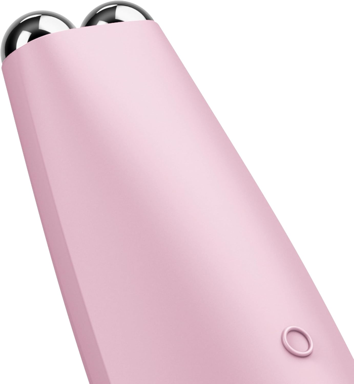 Primer plano de un masajeador facial rosa con dos bolas de metal plateado.