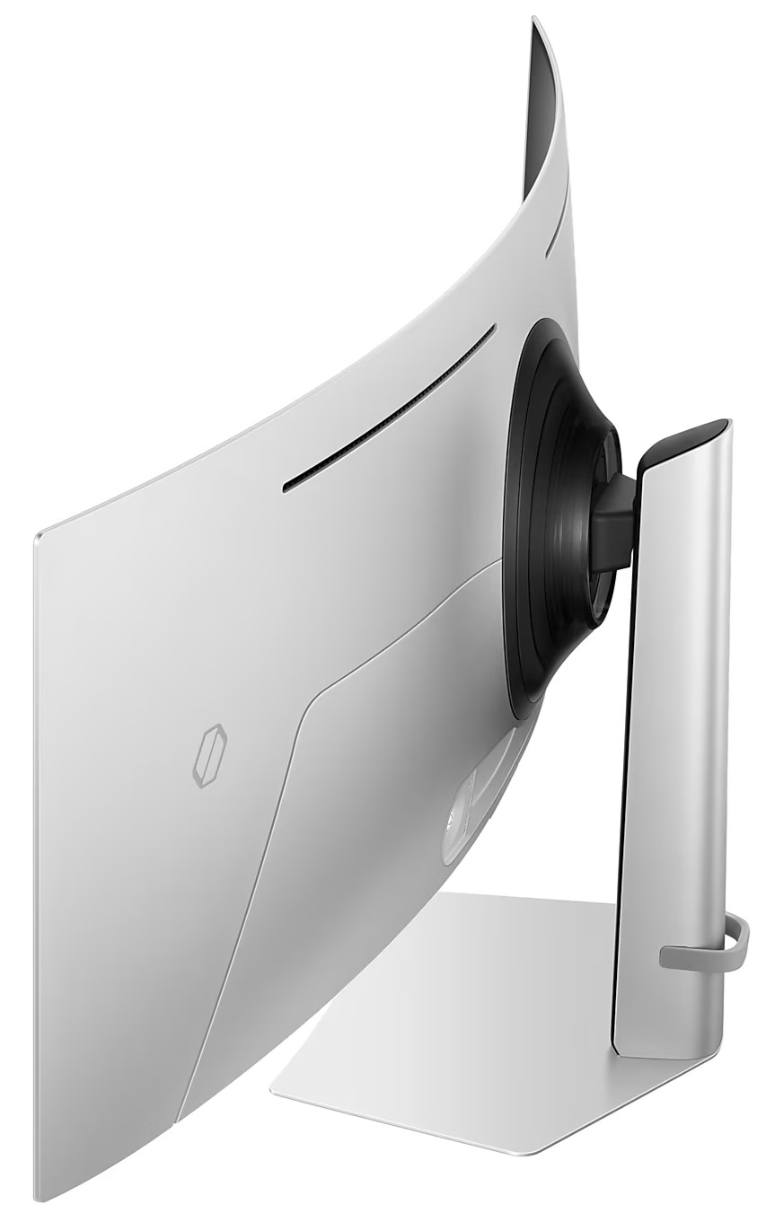 Zakrzywiony monitor komputerowy, srebrny. Widok z tyłu. Czarna podstawa. Białe tło.