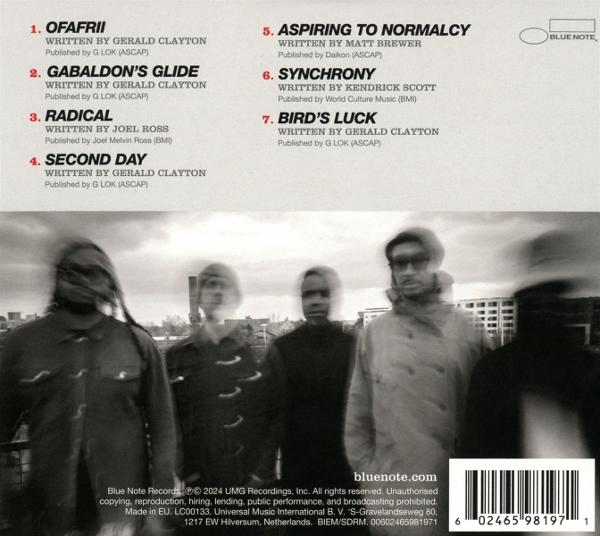 Rückseite eines Albums mit Titelliste und Bandmitgliedern.