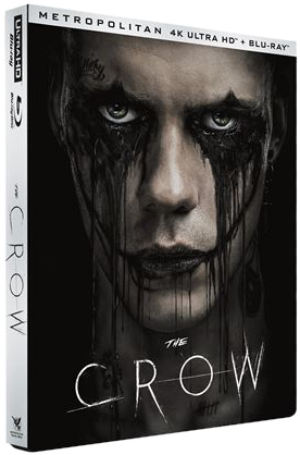 La jaquette du Blu-ray du film The Crow avec un homme au maquillage noir et une esthétique sombre.