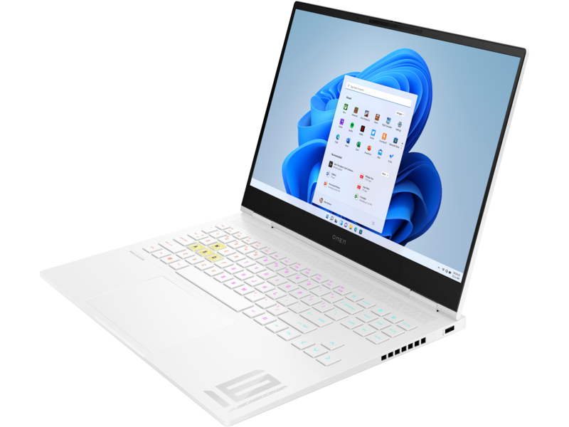 Fehér laptop, nyitva a billentyűzet és a képernyő láttatásához. A képernyő a Windows 11 felületét mutatja.