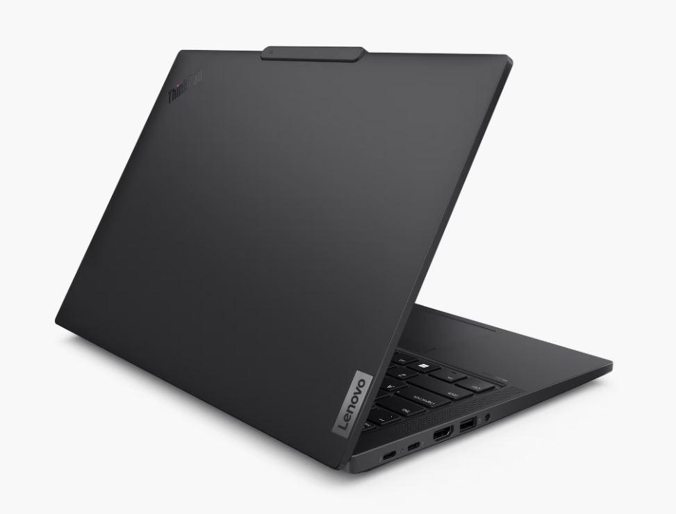 Ein schwarzer Laptop mit Lenovo-Logo auf der Rückseite ist auf weißem Hintergrund geöffnet.