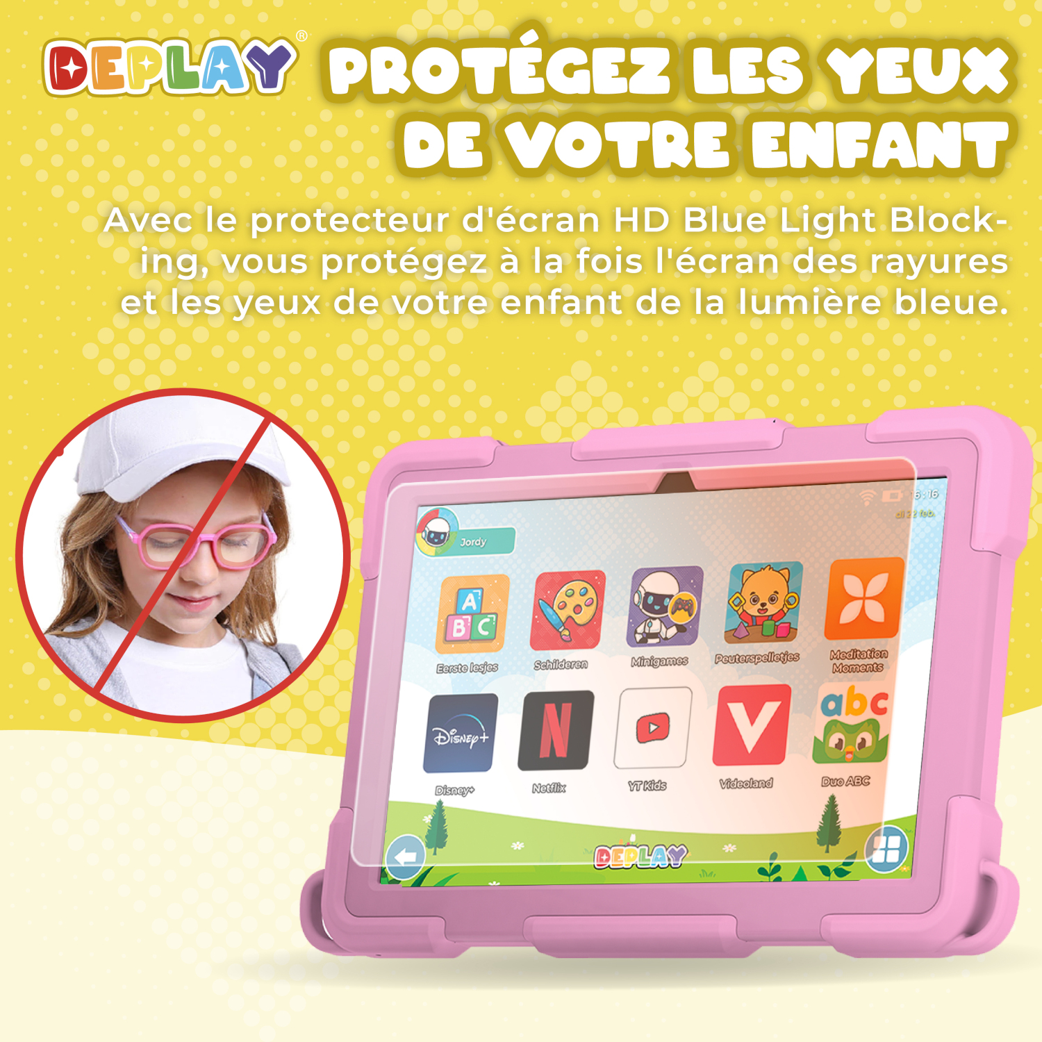 Une fille portant des lunettes, une tablette avec un étui rose et des applications visibles à l'écran.