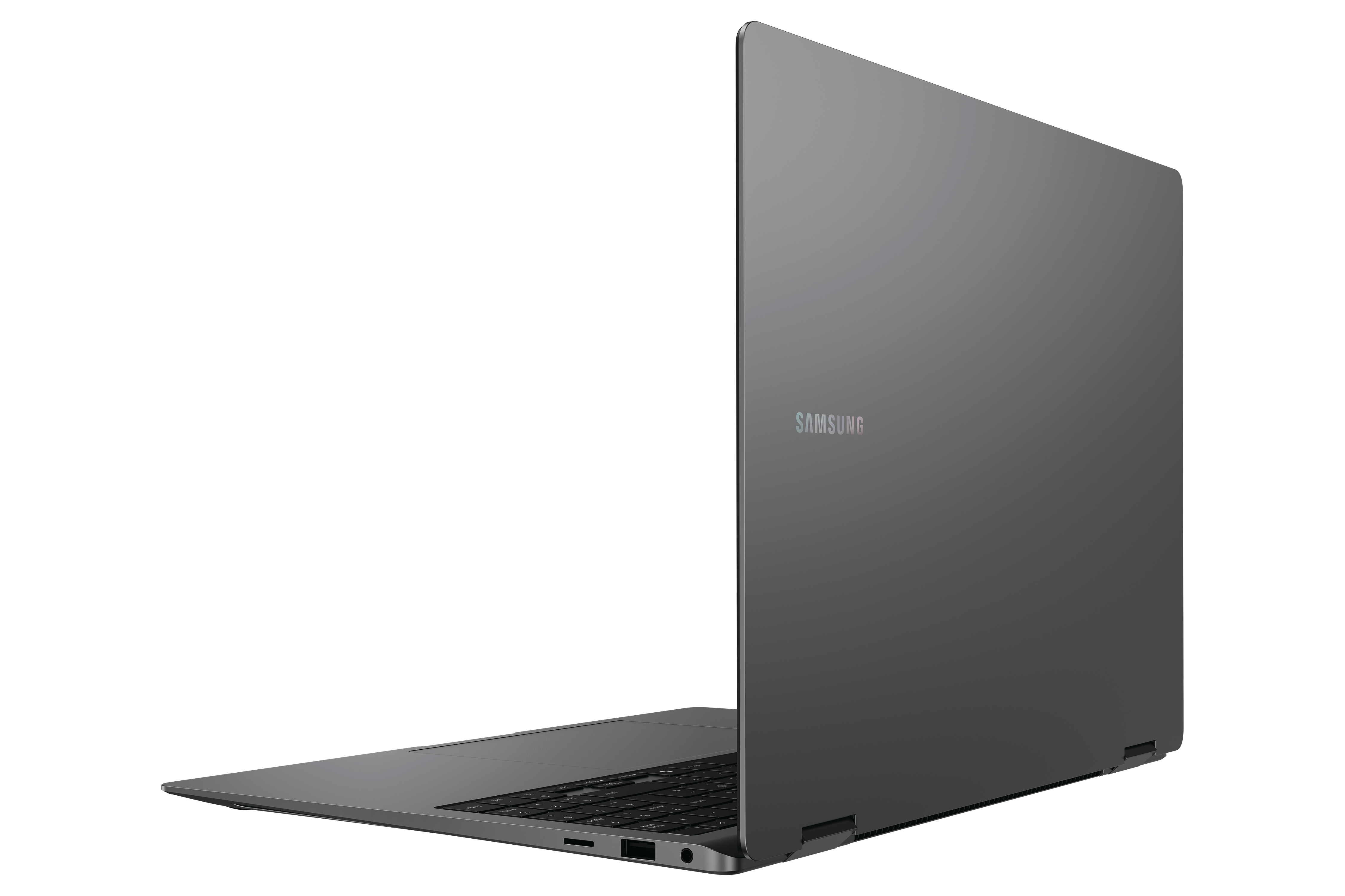 Ein geschlossener Laptop, abgewinkelt, mit dem Samsung-Logo auf der Rückseite sichtbar.