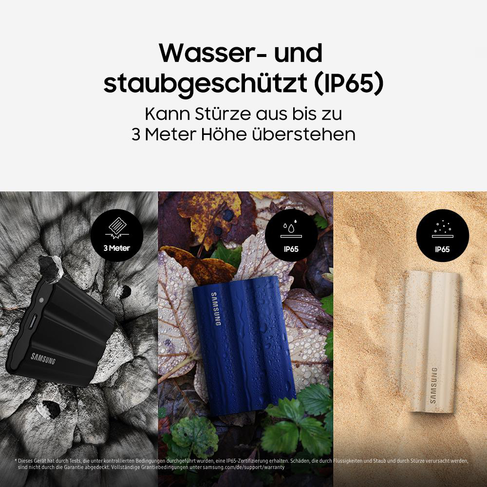 Samsung tragbare SSDs in verschiedenen Szenarien. Text: Wasser- und staubgeschützt (IP65). Wasser und Sand sind vorhanden.