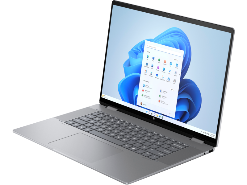 Ezüst laptop Windows 11 képernyővel. Fekete háttér.