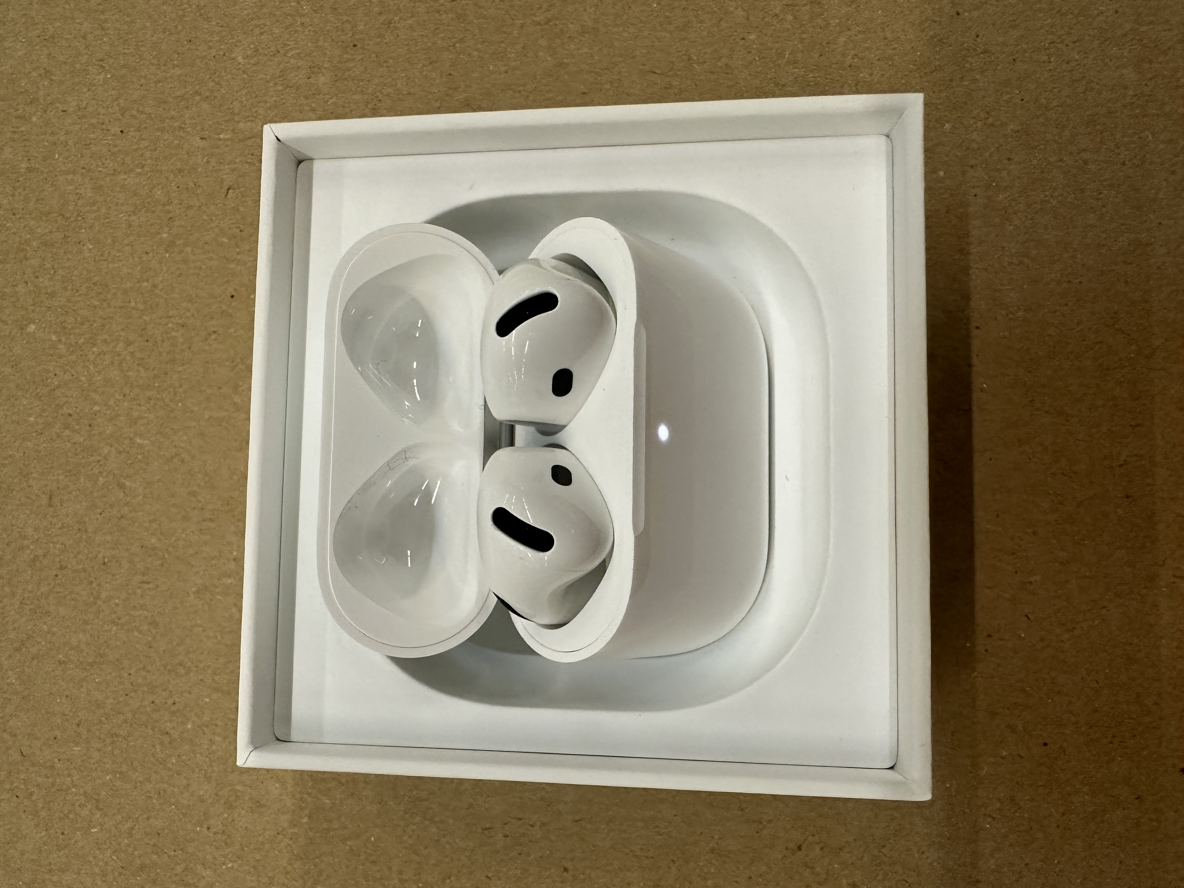 OUTLET - Słuchawki APPLE AirPods 4 z aktywną redukcją hałasu MXP93ZM/A