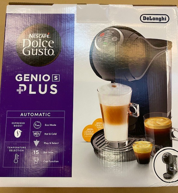 Pudełko ekspresu do kawy, ze zdjęciem ekspresu i filiżanką kawy.