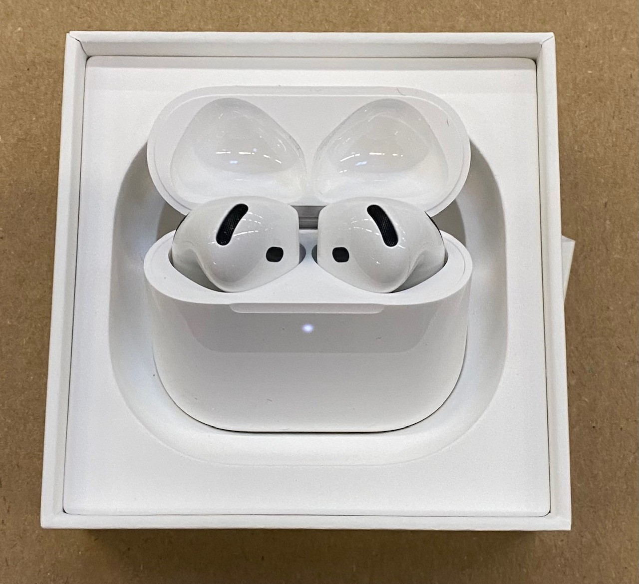 OUTLET - Słuchawki APPLE AirPods 4 z aktywną redukcją hałasu MXP93ZM/A