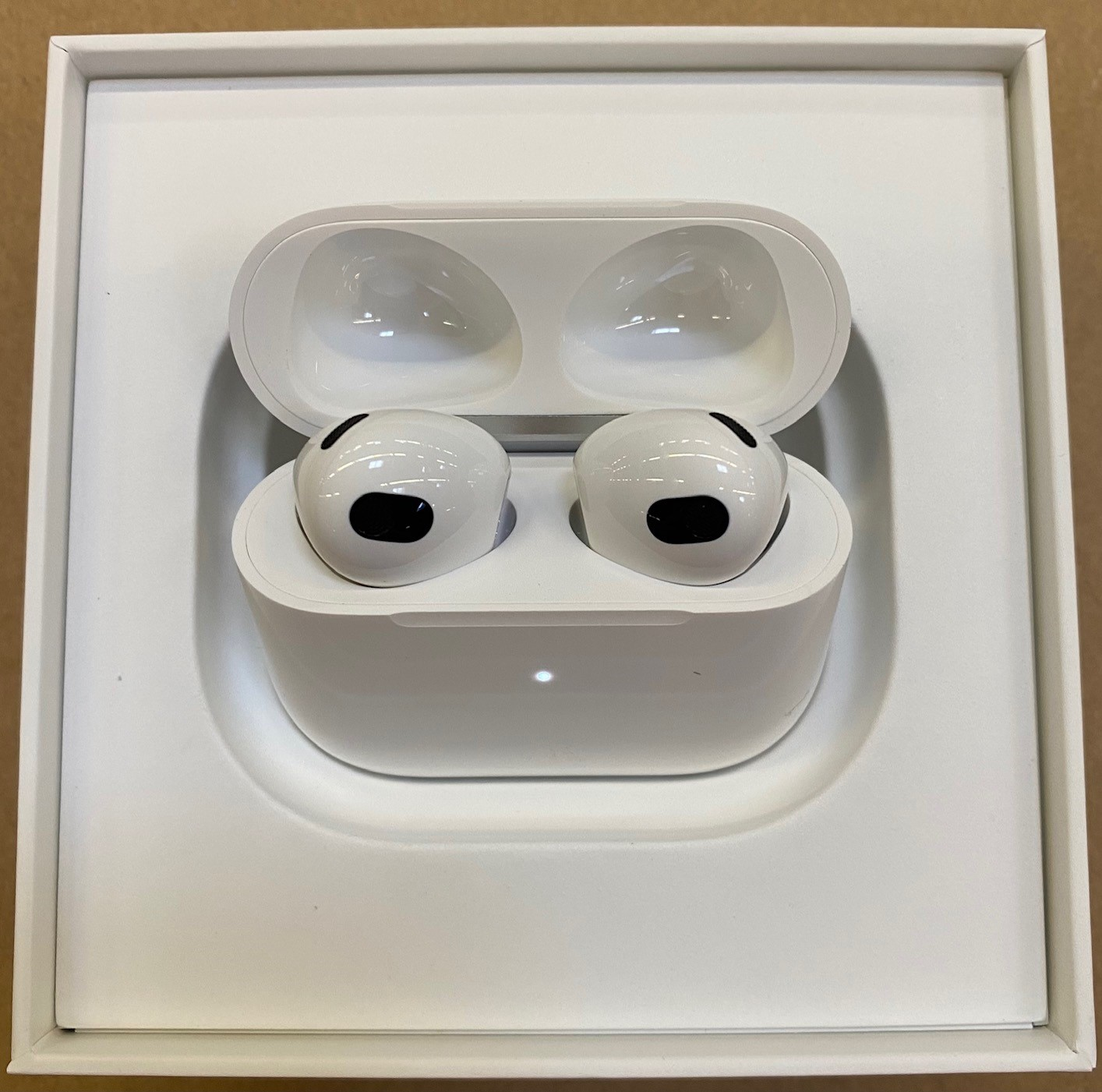 OUTLET - Słuchawki APPLE AirPods (3. generacji) z etui ładującym MagSafe MME73ZM/A