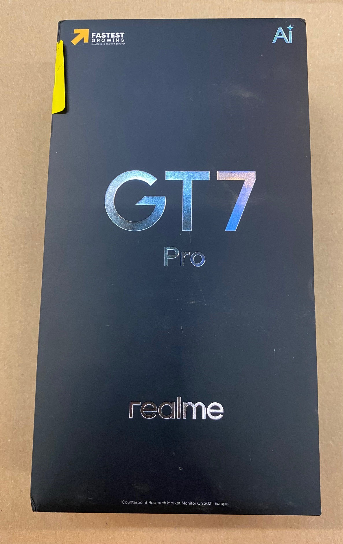 Pudełko po smartfonie z logo Realme GT7 Pro.