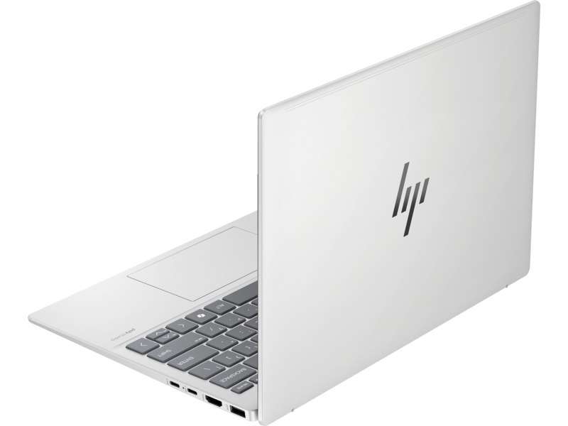 Egy fehér HP laptop, szögben, a billentyűzetet és a HP logót mutatja a fedélen.