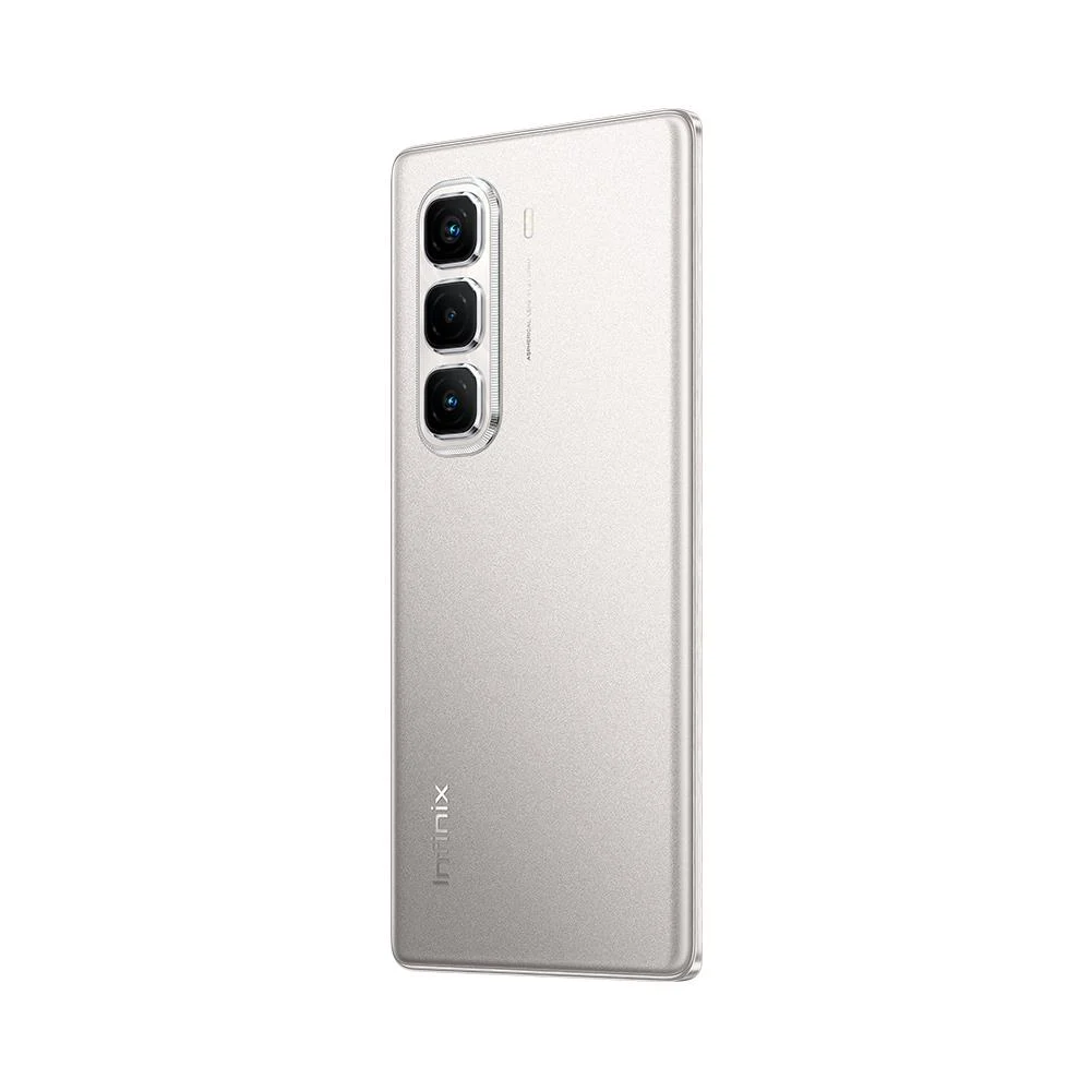 Üç kameralı gümüş telefon arkası.
