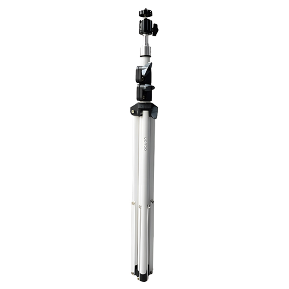 Beyaz tripod, küre başlığıyla tamamen uzatılmış. Bacaklar yayılmış durumda.