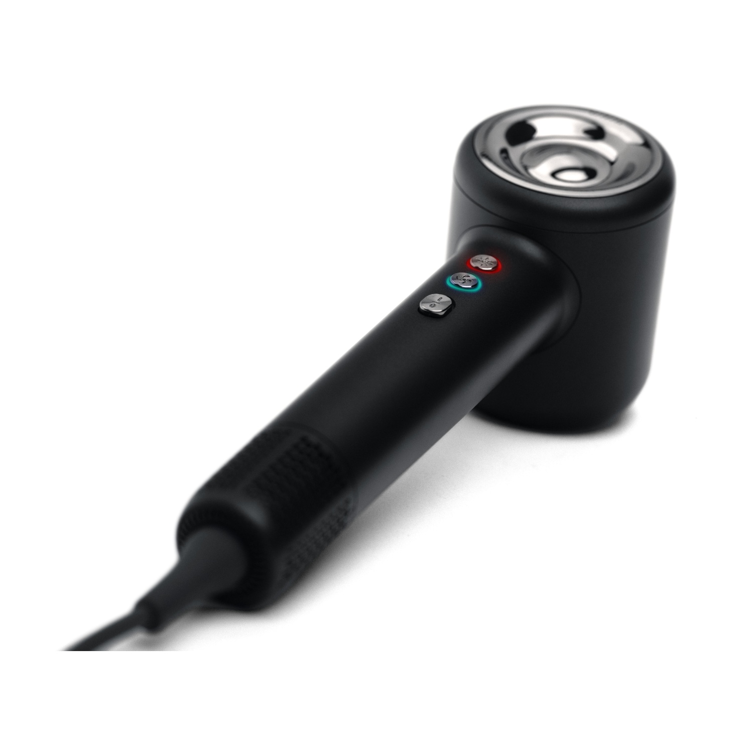 Un microfono nero su sfondo bianco. Presenta pulsanti, un design curvo e un altoparlante.