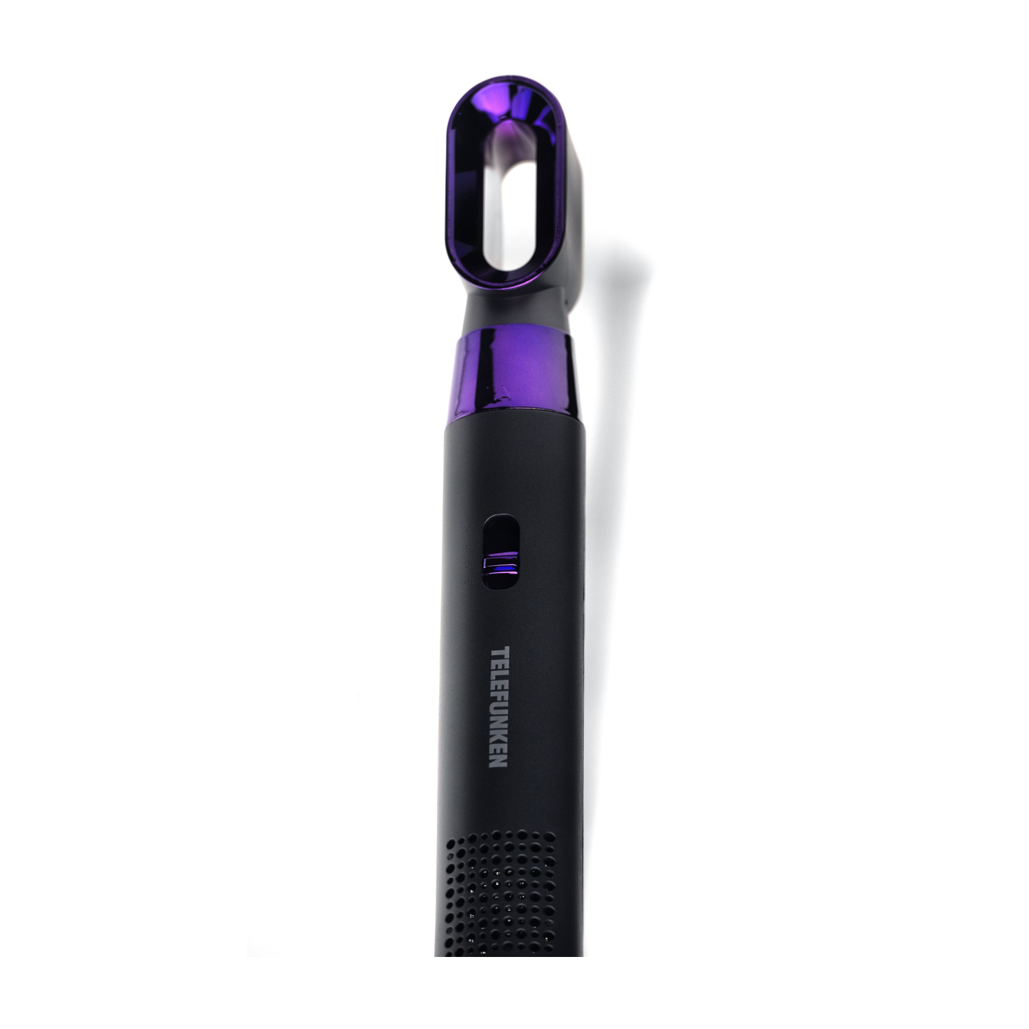 Un asciugacapelli nero e viola con un ugello ovale, su sfondo bianco.