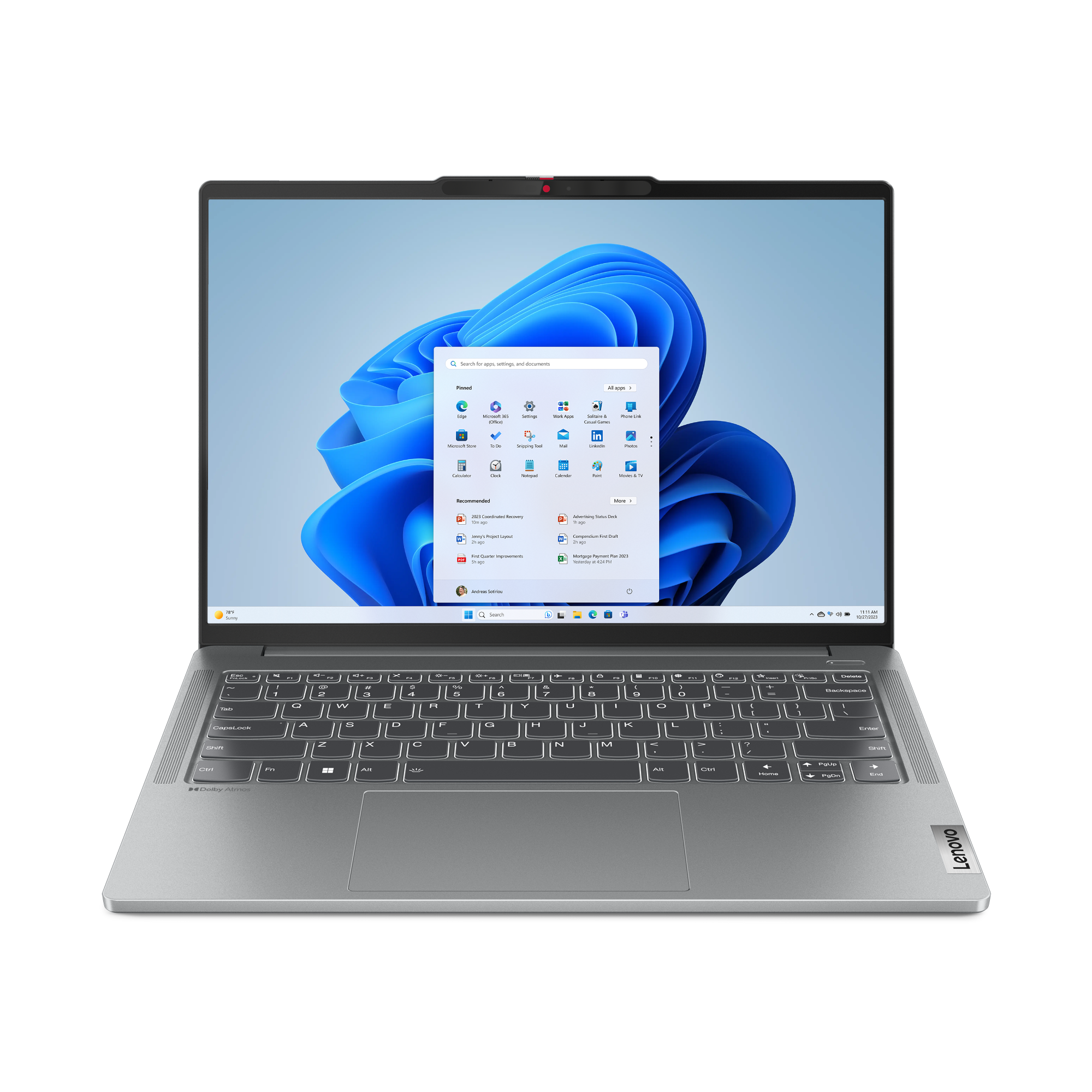 Gümüş dizüstü bilgisayar, açık, siyah arka plan üzerinde. Uygulama simgeleriyle bir Windows arayüzü görüntüler.