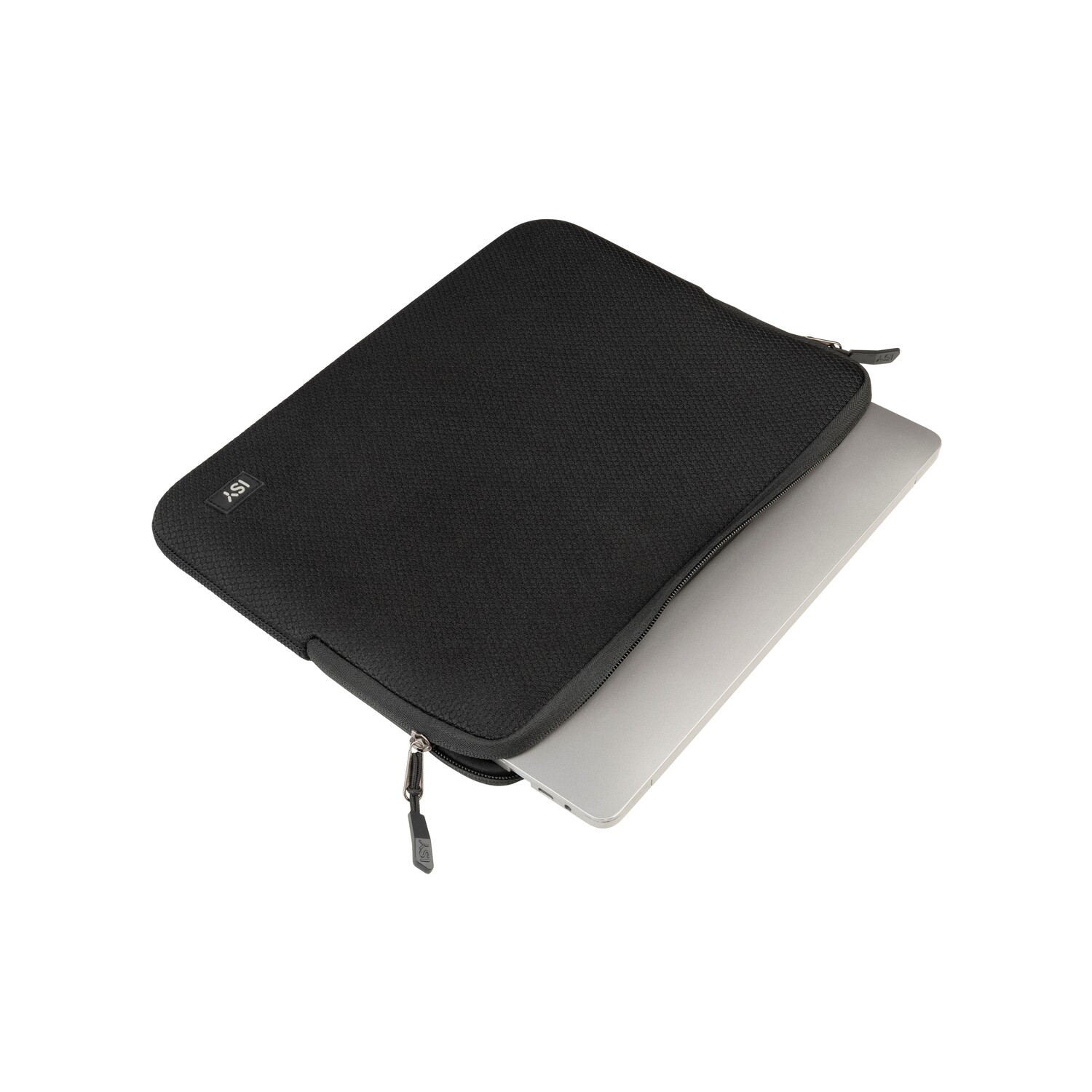 Ordinateur portable dans un étui noir avec fermeture éclair, fond blanc.