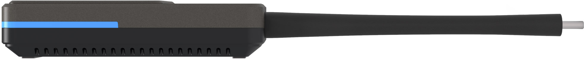 Ein schwarzer USB-C-Hub mit hellblauem Akzent, verbunden mit einem schwarzen Kabel.